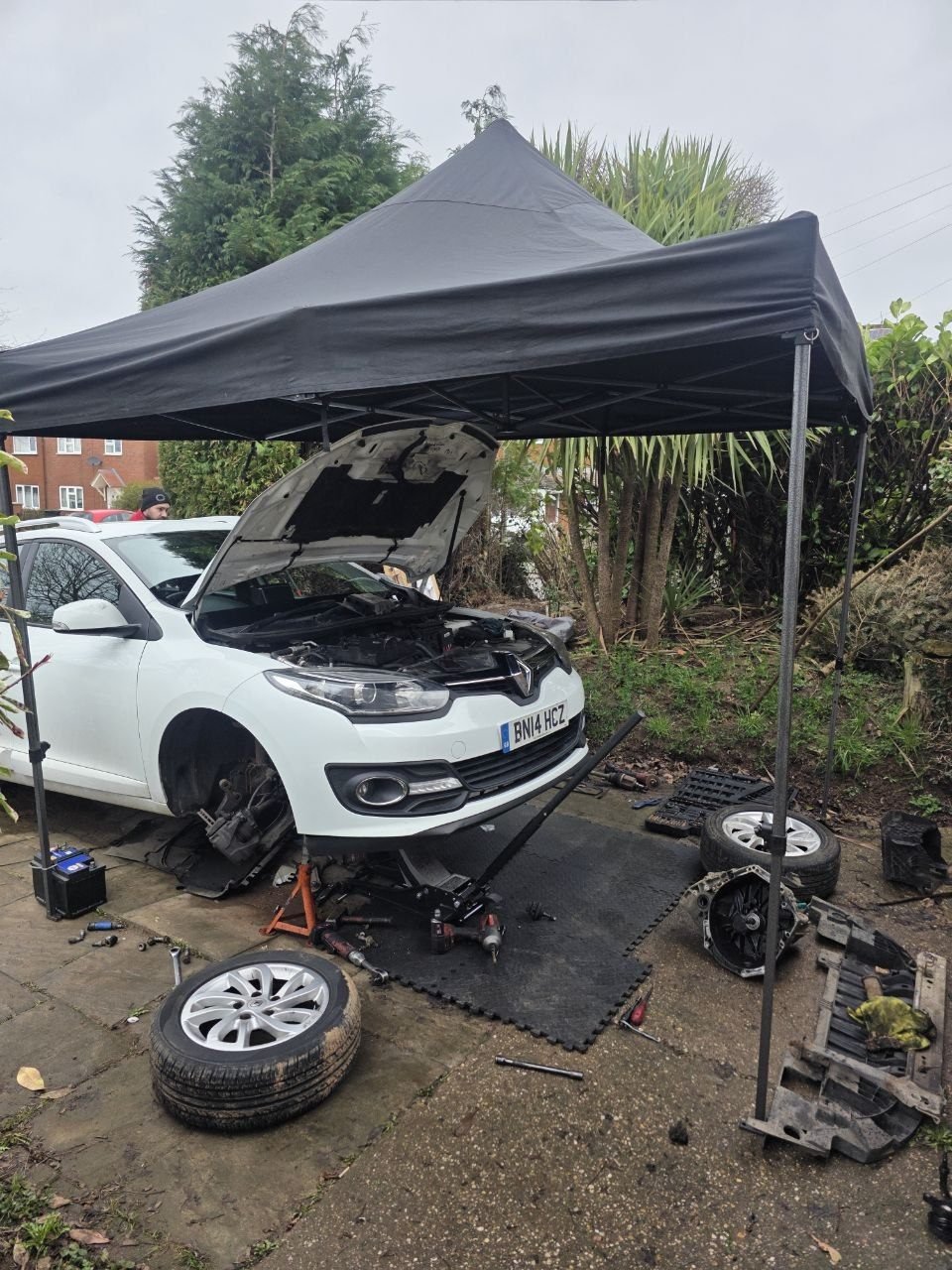 service auto mobil sub cort, reparație Renault Megane la domiciliu